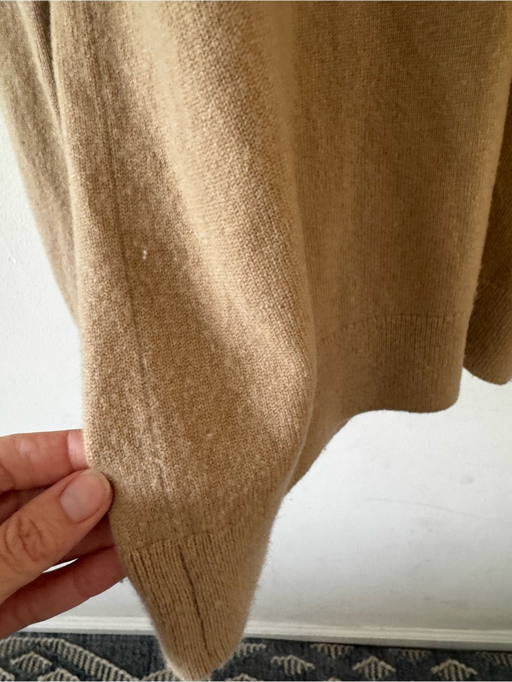 Vince Weekend Casual Cashmere Women’s V-Neck Sweater in Camel, Small - Picture 12 of 16